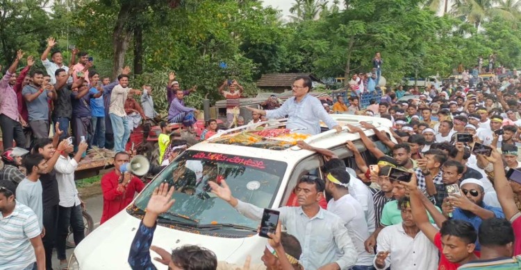 ৪ বছর পর সাতক্ষীরায় সাবেক এমপি হাবিব, জনতার ঢল
