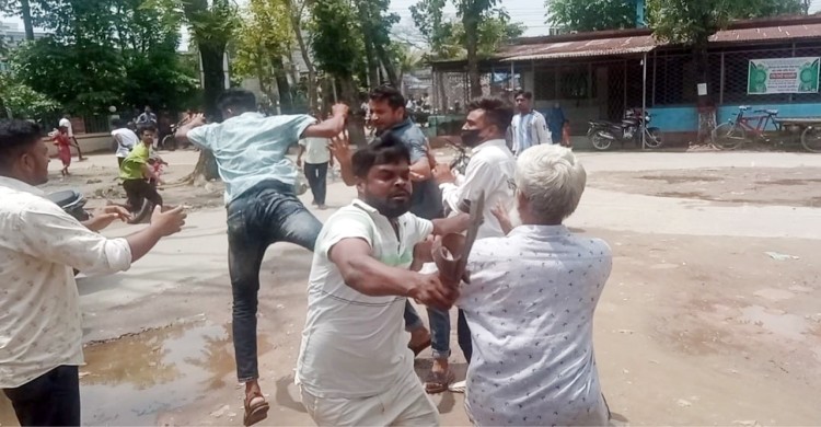 হাসপাতালে রোগীর স্বজনদের হামলা, জরুরি সেবা ছাড়া সব বন্ধ